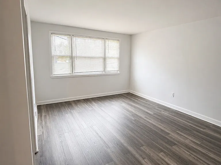106 Chester Ave #A — Photo 2