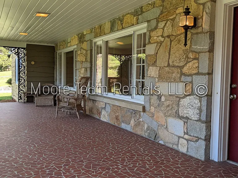 2612 Haywood Rd — Photo 2