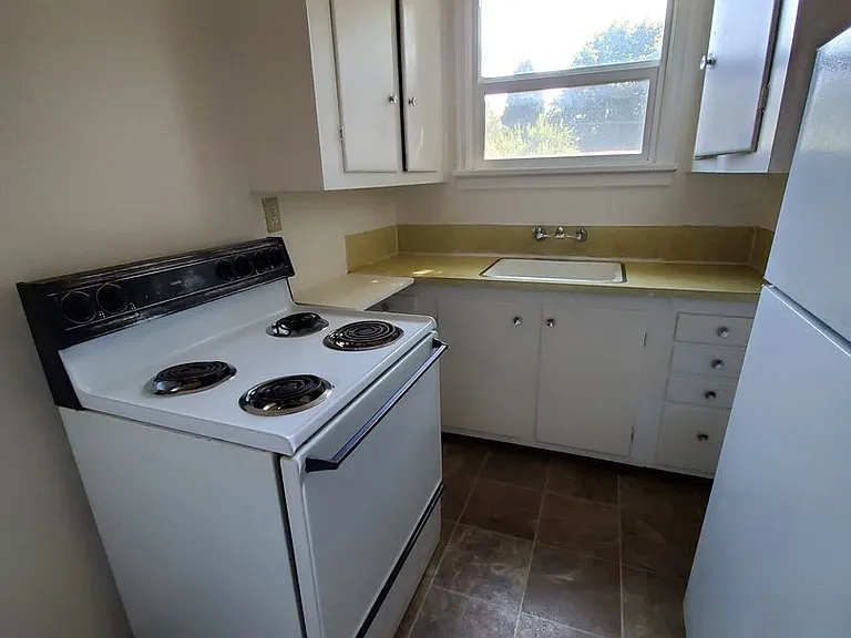 330 Howard Ave — Photo 8