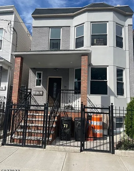 71 Irving St — Photo 1