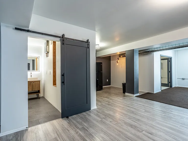 227 N Broadway #204 — Photo 3