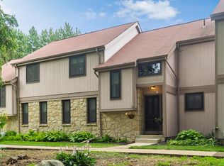 6333 Friars Green Ln, Columbus, OH 43213
