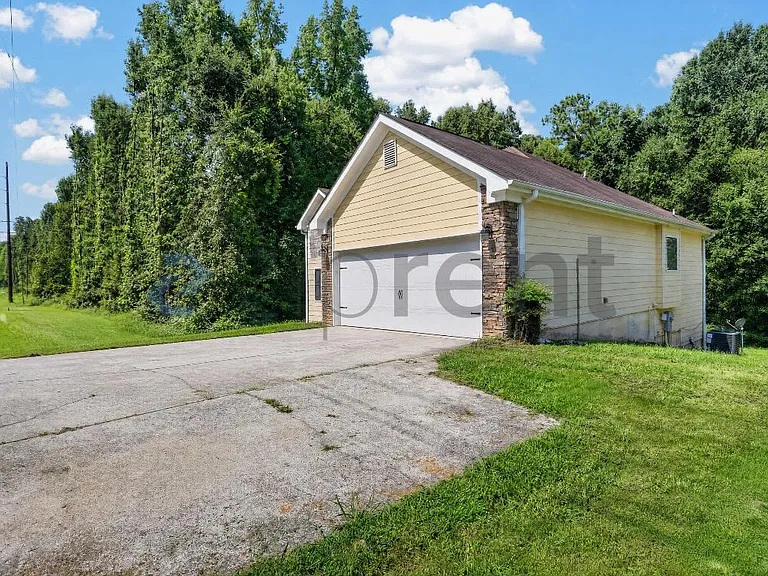 861 McCart Rd — Photo 3