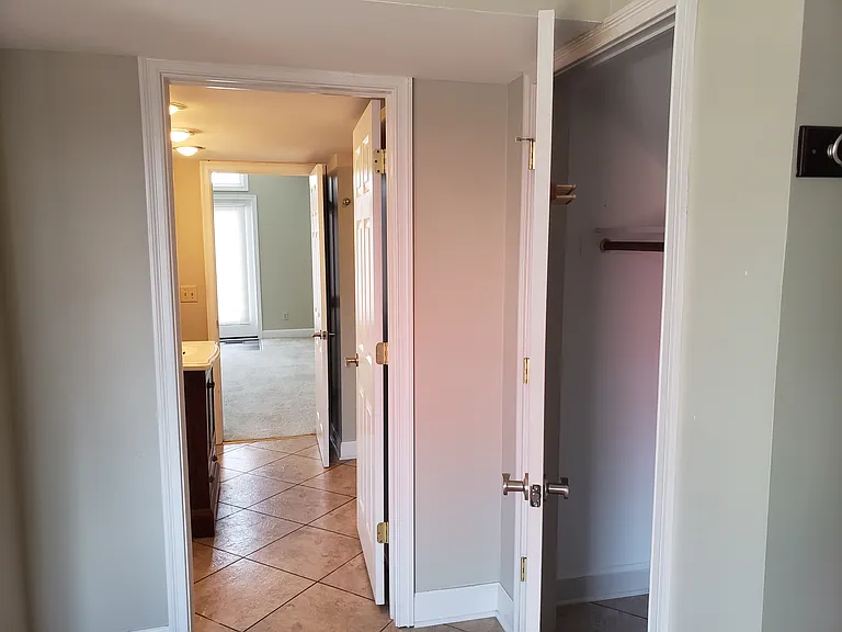 725 E Saint Clair St #5 — Photo 13