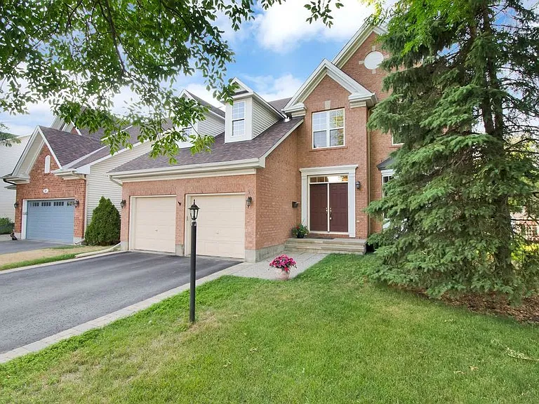 53 Mattawa Cres — Photo 1