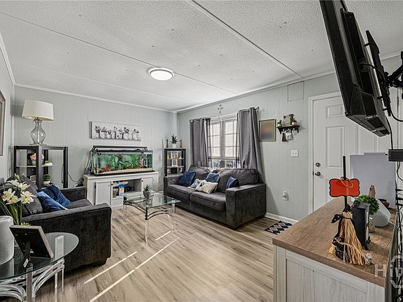 3rd image of 255 Marlborough Downs Road