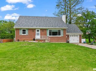 8 Circle Dr, Rochester, IL 62563