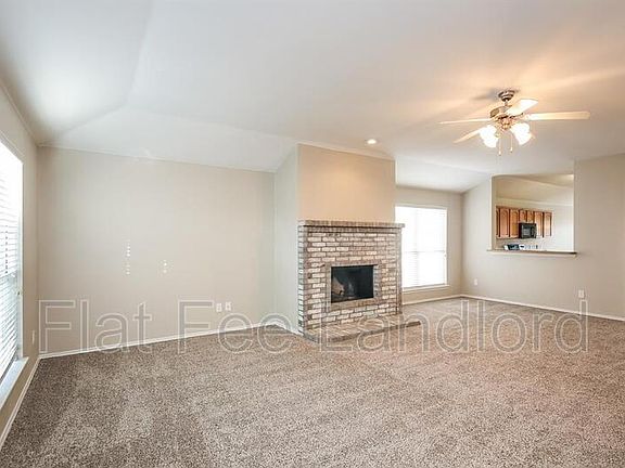 2nd image of 820 Acacia Dr