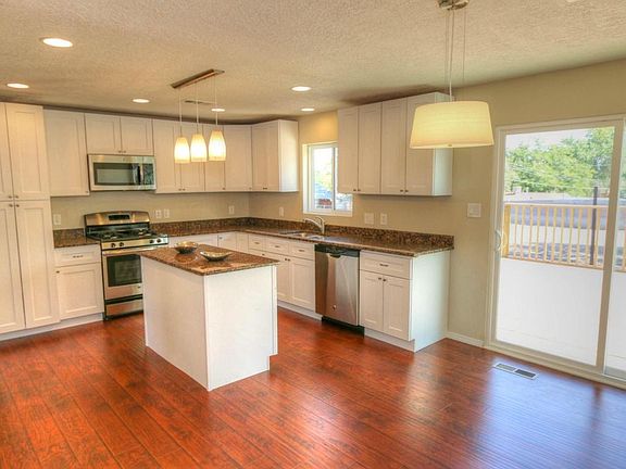 4th image of 4924 Regina Cir NW