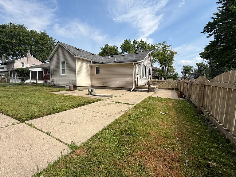 22438 Clairwood St — Photo 22