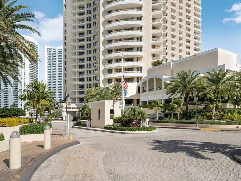 888 Brickell Key Dr #2610 — Photo 41