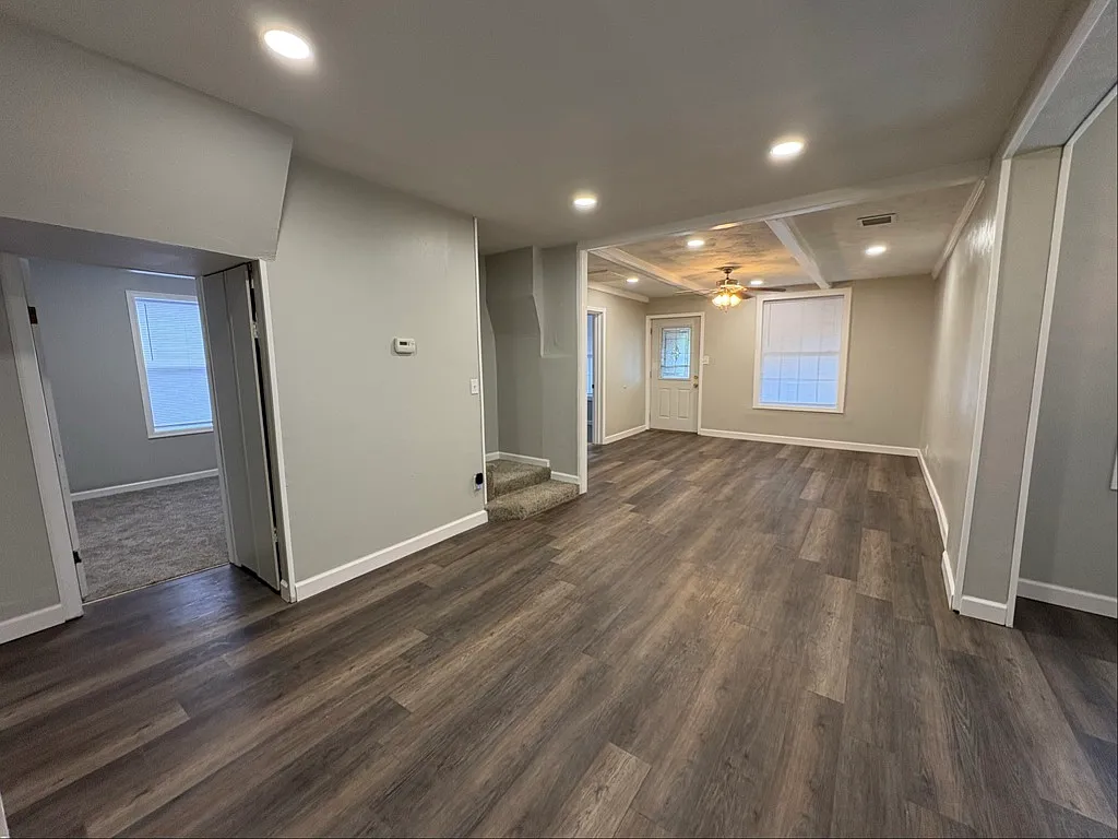 Charming 4-Bed Single-Family Home with Modern Comforts — Photo 1