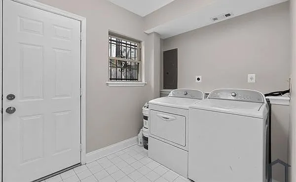 200 N Glover St — Photo 7