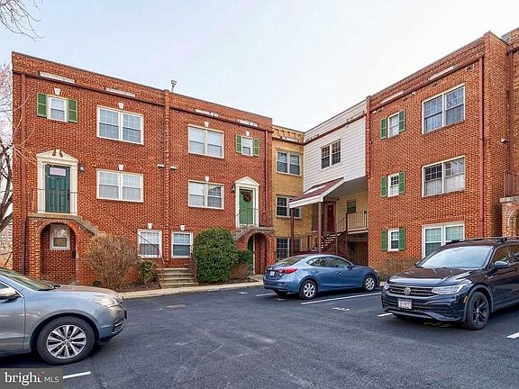 2nd image of 939 S Scott St #1
