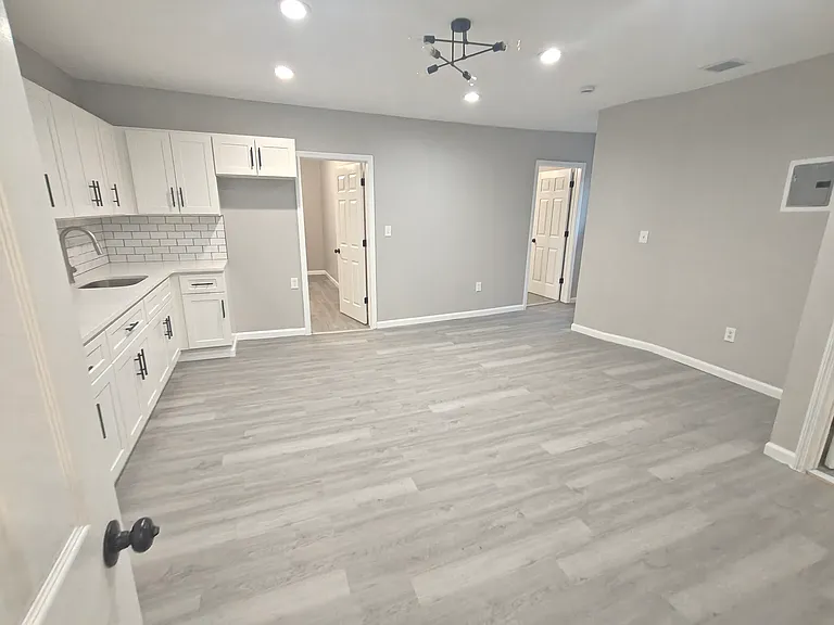 291 W Runyon St #2B — Photo 2