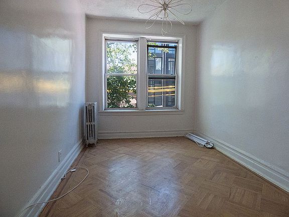 2nd image of 2115 E 1st St