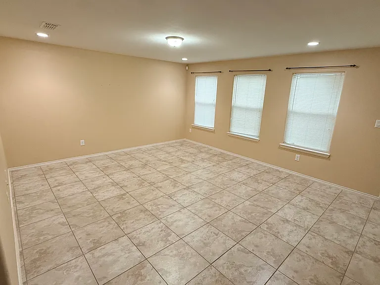 4405 Thunderbird Ave — Photo 116