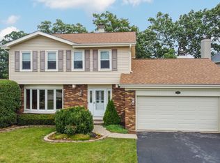 852 Jefferson Dr, Lindenhurst, IL 60046