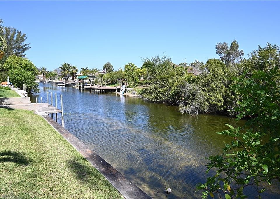 1st image of 605 SW 21st St