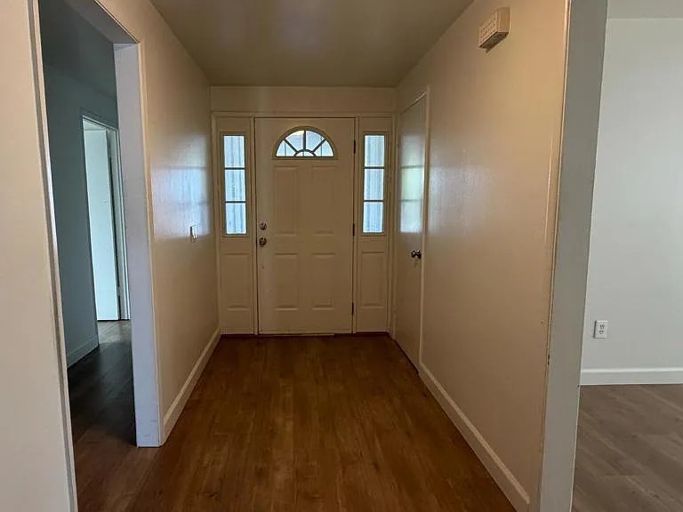 11546 Wyandotte St — Photo 3