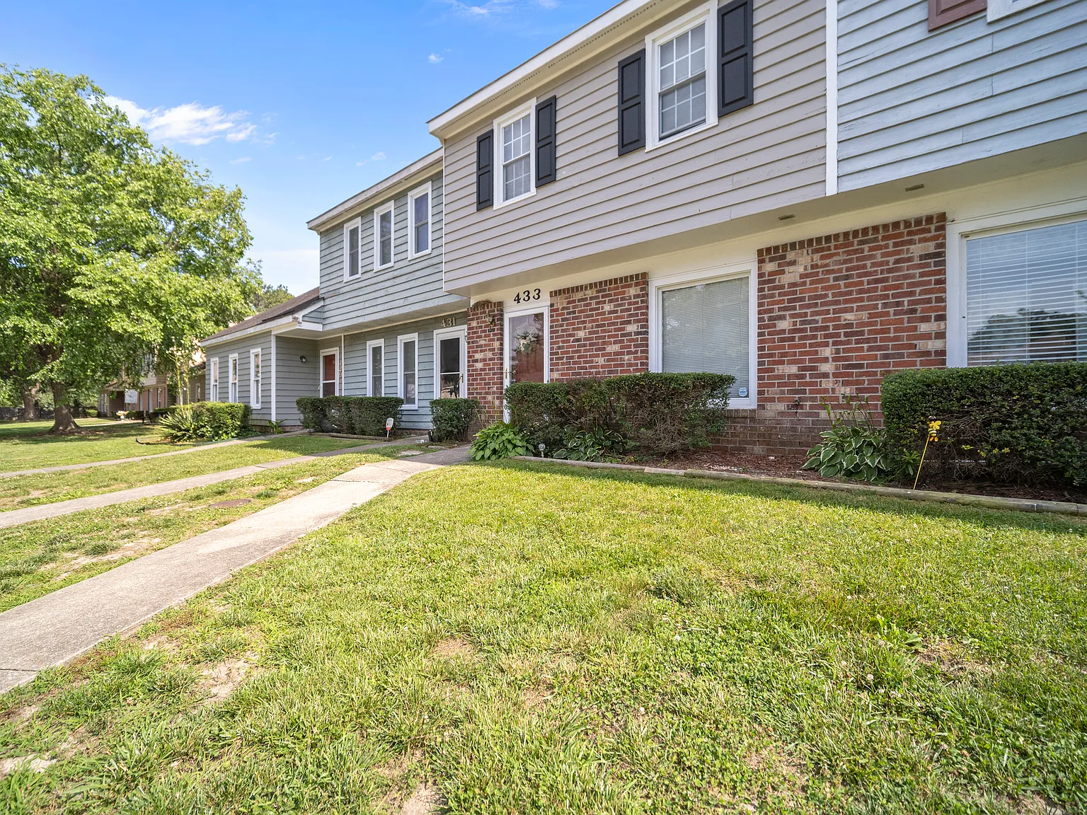 3 bed, 1.5 bath, 1178 sqft, $1,864 — Photo 2