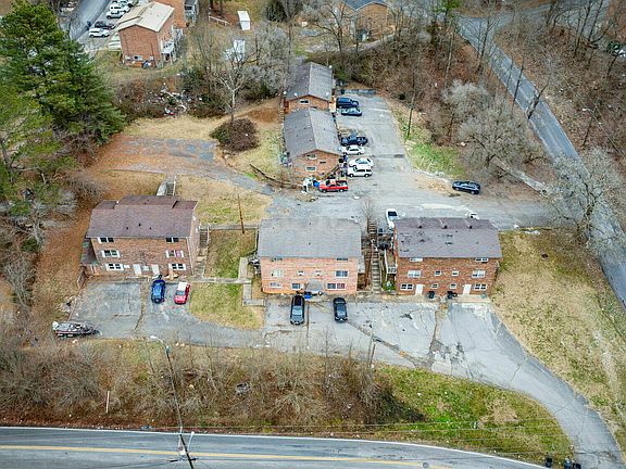 3rd image of 908 Chadwick Dr