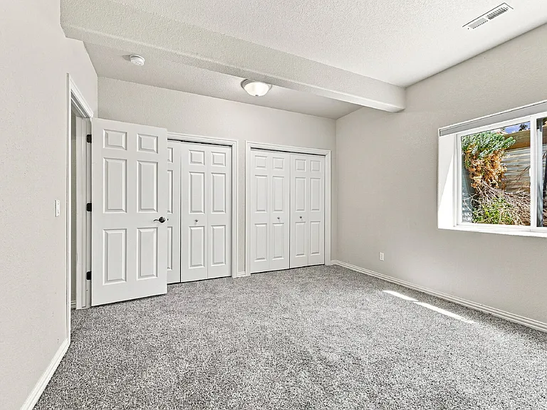 2425 Vanreen Dr — Photo 50