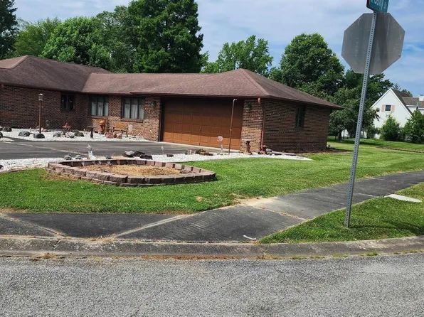 206 S Mark Ct, Carbondale, IL 62901
