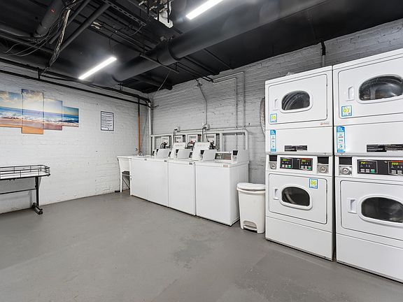 2nd image of 1902 W Morse Ave #19063