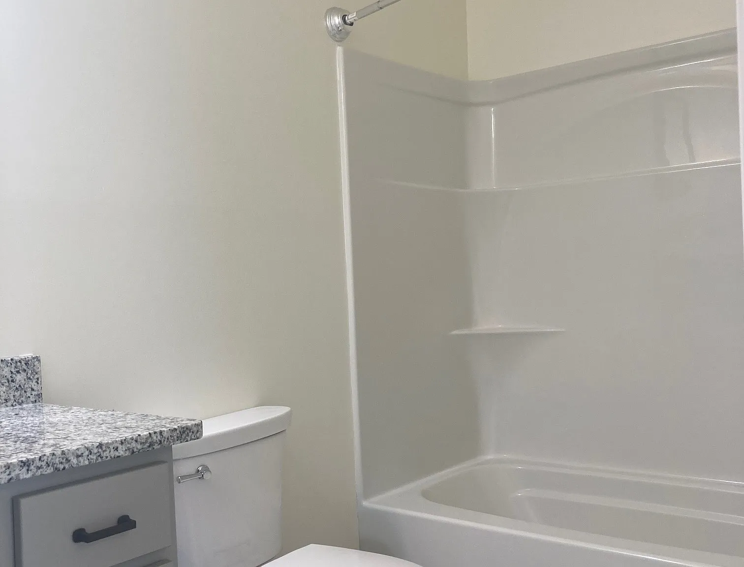 2 bed, 1000 sqft, $1,575 — Photo 2