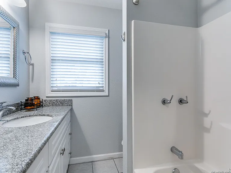 323 Byrnes Dr — Photo 7