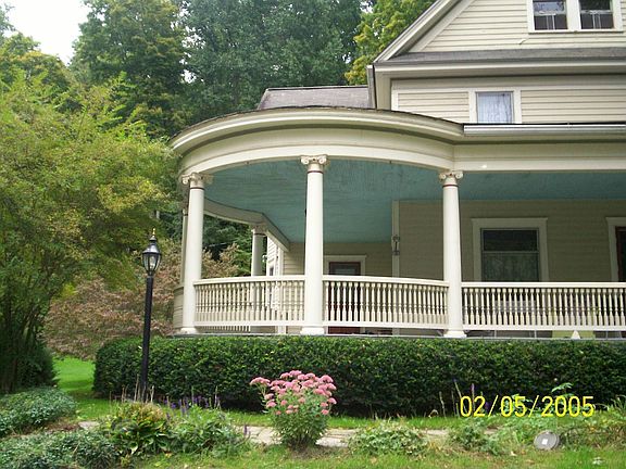 Wrap-around porch with 2 exits