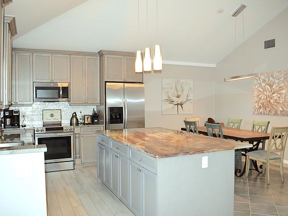 4th image of 13477 Fountain View Blvd