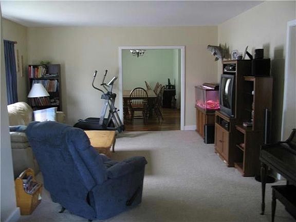 4th image of 128 Lincoln St
