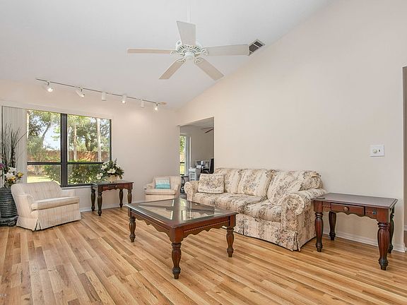 3rd image of 147 Eton Cir