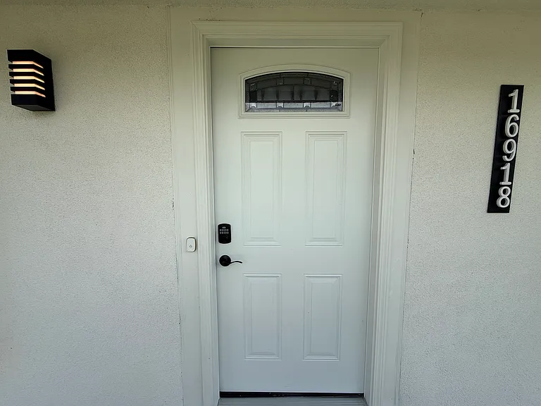 16918 Bassett St — Photo 4