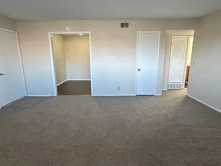 915 N 48th Ave — Photo 21