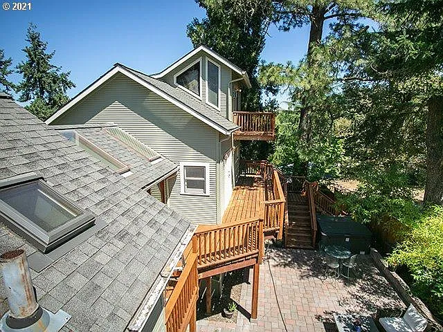 2005 Riverview St — Photo 2