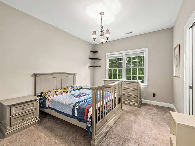 405 Pondview Ct — Photo 28