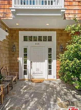 4th image of 215 Denslow Ave