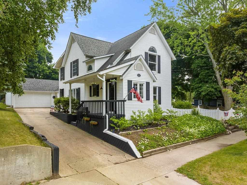 1009 Howard St, Petoskey, MI 49770 MLS 471511 Zillow