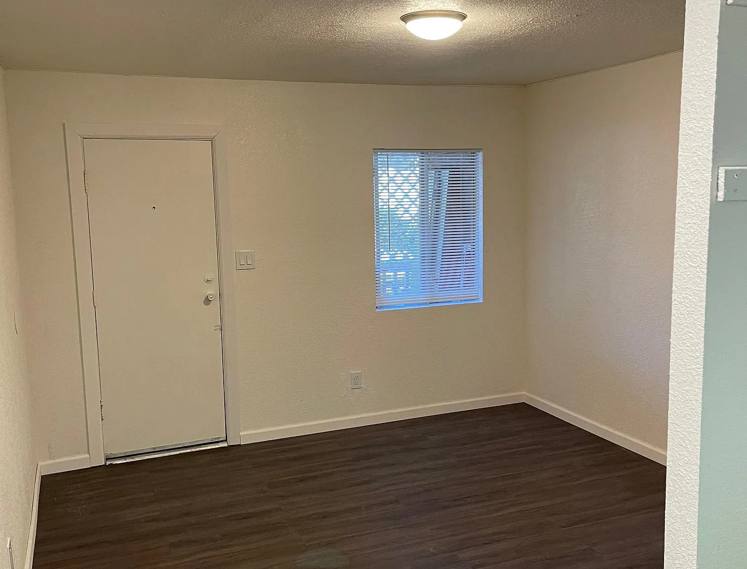 Studio, 250 sqft, $1,325 — Photo 4