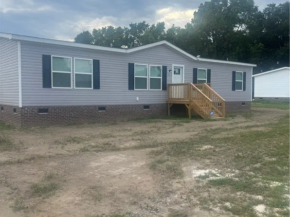 9658 S Chicken Rd, Fairmont, NC 28340