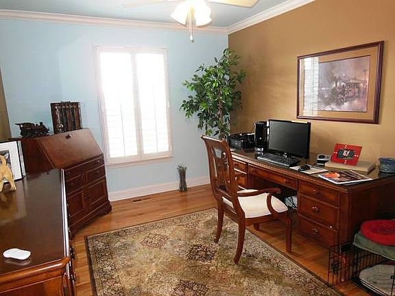 4th image of 5124 Holbrook Ave
