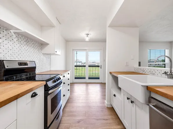 7600 Emmett F Lowry Expy APT 1006, Texas City, TX 77591