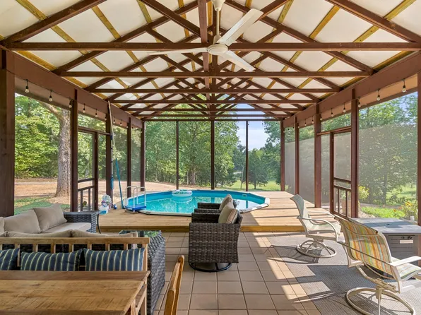 1829 Lobelville Hwy, Linden, TN 37096