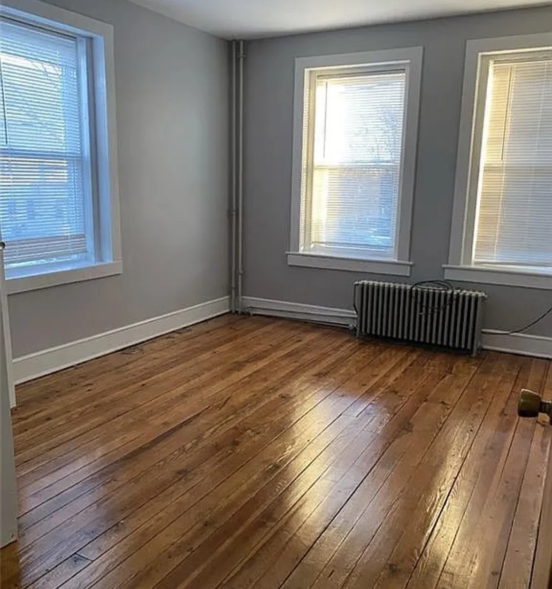 4 bed, 1000 sqft, $1,550 — Photo 1