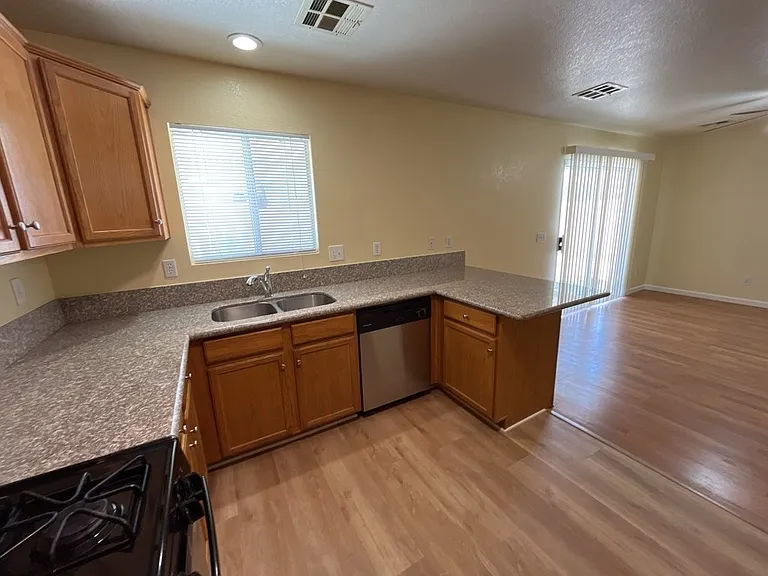 6045 Stone Hollow Ave — Photo 15