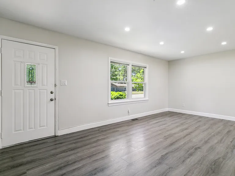 314 Martha Lee Dr — Photo 17