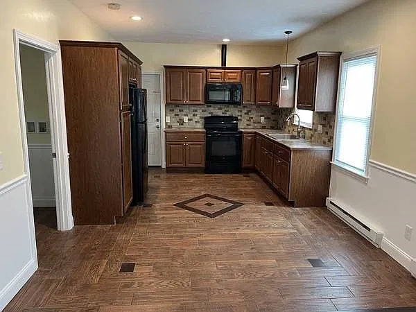 3 bed, 1.0 bath, 1200 sqft, $1,850 — Photo 1